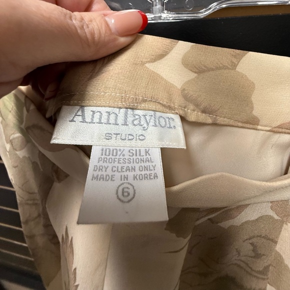 Ann Taylor Studio 100% Silk Floral A-Line Skirt Cream Beige Size 6 - Picture 2 of 3